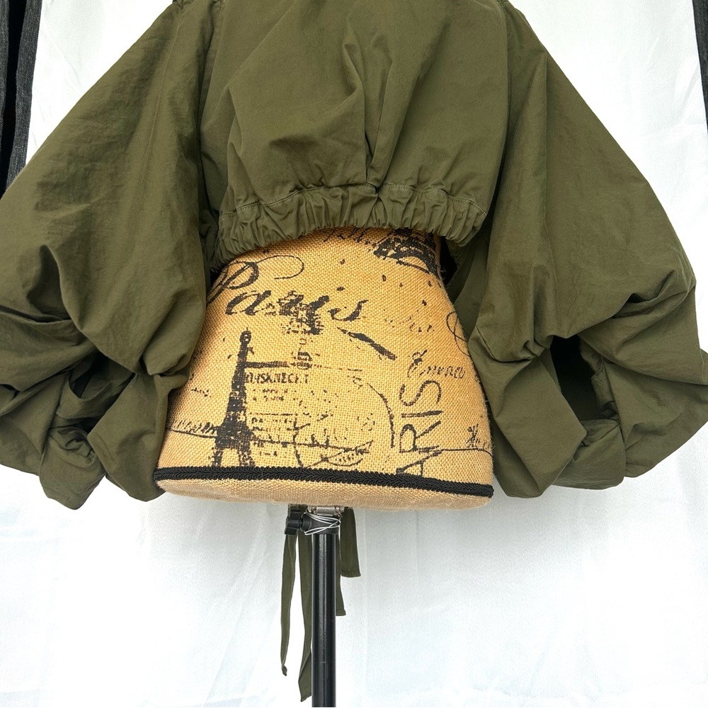 Dries Van Noten
Puff Sleeve Green “Voly' tie front jacket medium - Picture 13 of 15